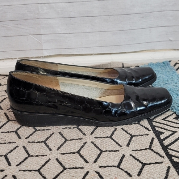 SALVATORE FERRAGAMO BLACK LEATHER WEDGE LOAFER, SZ 8.5 - Picture 9 of 16